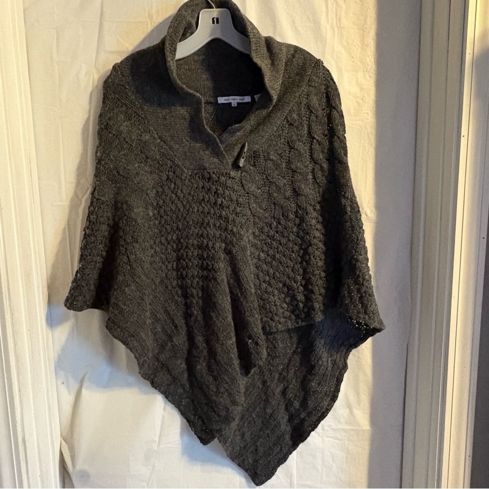 Eight Eight Eight Sweater Poncho Size‎ Medium Grey Wool Blend Warm Cozycore Knit